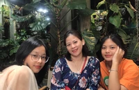 Chuyện về người chồng cõng vợ đi chơi ... 