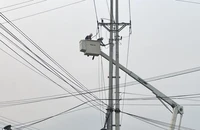 Mưa đá, lốc xoáy ảnh hưởng đến lưới điện miền Bắc