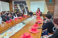 Đoàn sinh viên Trường Đại học Cần Thơ tham quan VWS