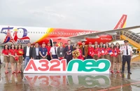 Tàu bay mang biểu tượng kỷ niệm 50 năm quan hệ ngoại giao Việt Nam – Pháp đã về tới TP.HCM sau hành trình cảm xúc