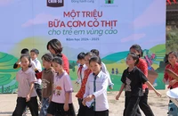 CHIN-SU mang chảo cơm có thịt đặc biệt lên vùng cao “tiếp sức học trò, tiếp lửa thầy cô” nhân dịp 20-11