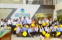 Nhiều cán bộ quản lý môi trường tham quan Khu Liên hợp xử lý rác Đa Phước