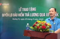 VPBank trao bảo hiểm trợ cấp mất việc cho người lao động