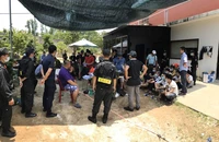 Đột kích trường gà, bắt quả tang 47 người tham gia đánh bạc