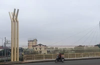 Yêu cầu tháo dỡ phần trang trí trên cầu Đại An, TP Đông Hà