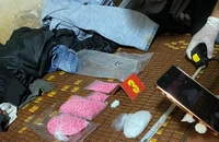 Bắt quả tang tàng trữ, thu 1,5 kg ma túy tổng hợp