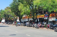 Người đàn ông cầm súng AK cướp tiệm vàng ở Huế