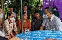 Ông Khuất Việt Hùng kiểm tra vụ tai nạn giao thông ở Huế