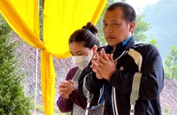 Khởi tố 2 bị can vụ giao con chữa bệnh nhận lại hũ tro cốt