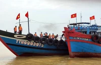 Thừa Thiên - Huế: Cứu kịp 1 tàu cá và 3 ngư dân bị nạn trên biển 