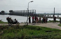 Mang chiếu ra bờ sông giặt, 1 phụ nữ mang thai bị đuối nước tử vong