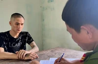 Bắt đôi nam nữ chạy xe trên đường giấu 3.000 viên ma túy trong người