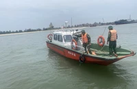 Hai vợ chồng ngư dân mất tích trên biển
