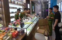 Hàng ngàn sản phẩm thuốc lá điện tử trong quán cafe đóng kín cửa 