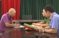 Tranh giành khách mua mè xửng, 'cò mồi' đánh 1 người bị thương