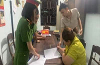 Bắt 1 phụ nữ làm giả sổ hồng chiếm đoạt hàng trăm triệu đồng