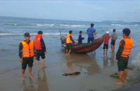 Tắm biển cùng nhóm bạn, 2 học sinh lớp 9 đuối nước