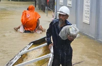 Chùm ảnh: Nhiều nơi ở Huế đang ngập sâu