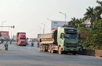 Huế và Quảng Trị lên tiếng về việc cấm xe tải, xe khách trên cao tốc Cam Lộ - La Sơn
