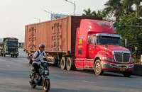 Cấm xe cỡ lớn lên cao tốc Cam Lộ - La Sơn không khác gì đẩy rủi ro cho người dân.