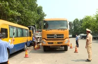 Công an Thừa Thiên Huế xử lý hàng trăm xe quá khổ quá tải