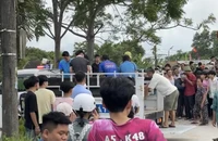 Ngồi hút thuốc trên thành cầu Mơ Ước, không may rơi xuống sông tử vong