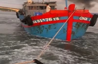 Cửa biển Cửa Tùng bị bồi lấp, ngư dân gặp khó khi ra khơi