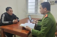 2 người rút trộm tiền sau khi nhặt được thẻ ATM 