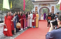 Người dân đến đền Huyền Trân công chúa tri ân người mở cõi