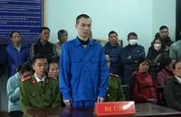 Rút dao đâm chết người sau khi bị vượt xe suýt ngã