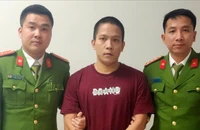 Bị can truy nã bị bắt khi vừa từ Myanmar về sân bay Nội Bài