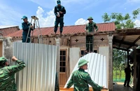 Trường học và 27 nhà dân ở TP Huế bị tốc mái do dông lốc