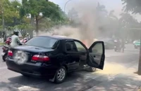 Ô tô con bốc cháy khi đang chạy ở Huế