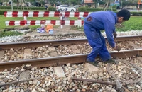 CSGT cùng ngành đường sắt đồng loạt xóa lối đi tự mở ở Huế