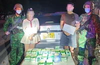 VIDEO: Bộ đội biên phòng bắt đôi nam nữ người Lào vận chuyển 17kg ma túy 