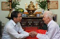 Phó Thủ tướng Bùi Thanh Sơn tri ân, thăm người có công ở Huế