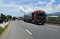Xe máy va chạm xe tải khiến nữ sinh ở Đà Nẵng tử vong