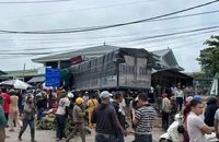 Xe tải lao vào chợ ở Lao Bảo làm 3 người chết, nhiều người bị thương