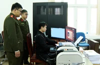 Từ tin nhắn rác, công an lần ra 'xưởng' làm giấy tờ giả của thanh niên am hiểu công nghệ