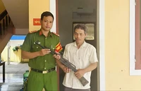 Đi làm đồng, người dân ở Quảng Trị phát hiện súng AK-47