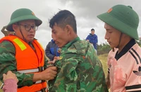VIDEO: 2 tàu cá TP.HCM gặp nạn khi vào trú bão ở Quảng Trị