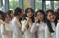 Không khí rực lửa tại điểm cầu Huế, tiếp sức cho Duy Khoa trong chung kết Olympia