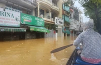 Công an vào cuộc xử lý 'hét giá' dịch vụ cứu hộ trong lũ ở Huế