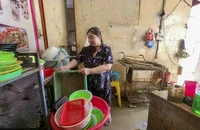 Cả cơ nghiệp chìm trong biển nước: 'Trận lũ này cuốn đi hết tất cả rồi!'