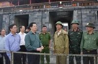Phó Thủ tướng Mai Văn Chính kiểm tra công tác khắc phục hậu quả mưa lũ tại Đại nội Huế