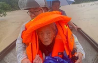Lũ mới chồng lũ cũ, người dân nhiều khu vực ở Huế tiếp tục sơ tán