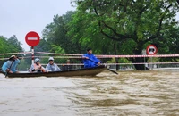 Mưa đặc biệt to sắp trút xuống Huế, sóng biển cao 4 m
