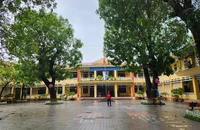 Nhiều em học sinh tiểu học ở Huế nôn ói trong giờ ăn bán trú