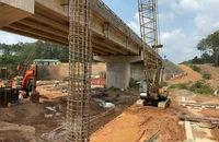 Chủ đầu tư sốt ruột chờ mặt bằng nút giao 300 tỉ đồng trên cao tốc Cam Lộ - La Sơn