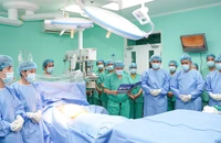 Gần 200 bác sĩ, nhân viên y tế xuyên đêm ghép 6 tạng từ một người hiến chết não